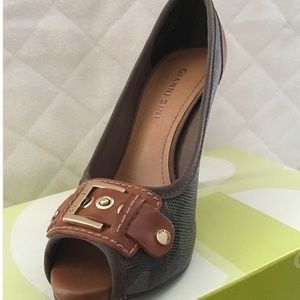 Gianni Bini Platfoam Camouflage Heels